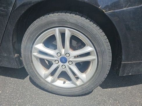 Used 2018 Ford Fusion SE w/ Fusion SE Technology Package image 12