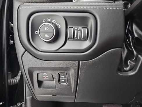 Used 2022 RAM 1500 Limited image 32