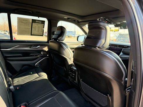 Used 2023 Jeep Grand Cherokee Overland w/ Luxury Tech Group IV image 40