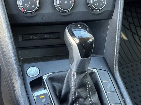 Used 2022 Volkswagen Taos SE image 15