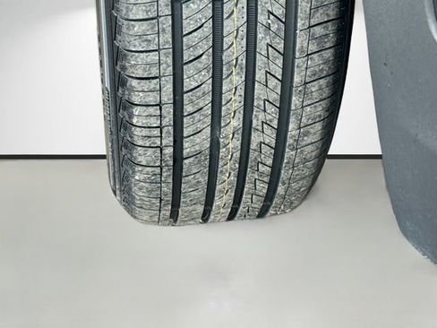 Used 2024 GMC Terrain SLT image 43