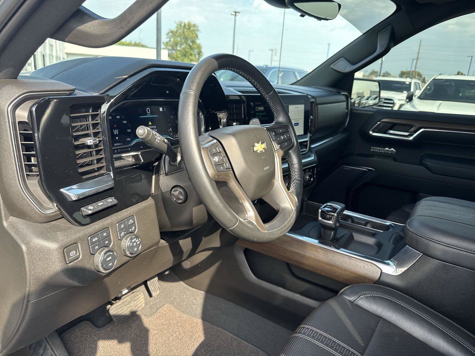Used 2023 Chevrolet Silverado 1500 High Country w/ Technology Package AWD/4WD image 10