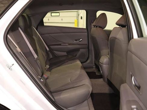 Used 2024 Hyundai Elantra SE FWD image 17