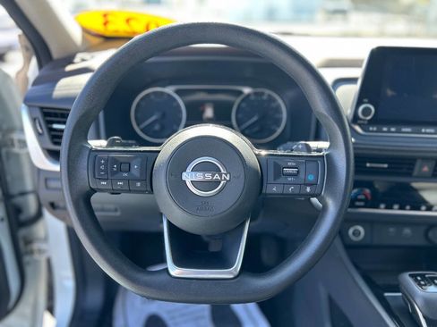 Used 2023 Nissan Rogue SV image 11