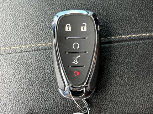 Used 2022 Chevrolet Traverse LT FWD image 33