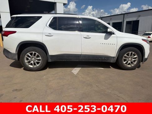 Used 2020 Chevrolet Traverse LT FWD image 2