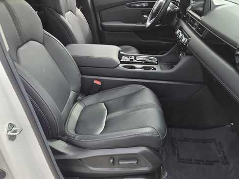 Certified 2025 Honda Pilot Touring image 18