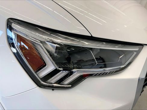 Certified 2025 Audi Q3 2.0T Premium w/ Convenience Package AWD/4WD image 27