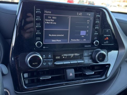 Used 2022 Toyota Highlander L image 18