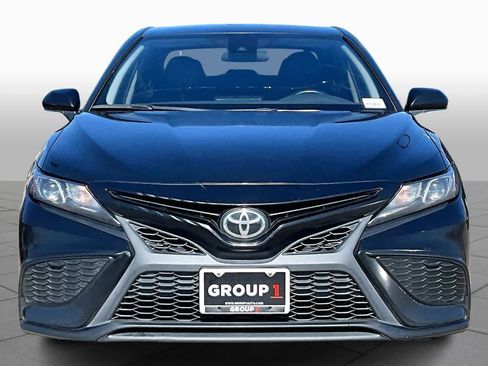 Used 2022 Toyota Camry SE image 4