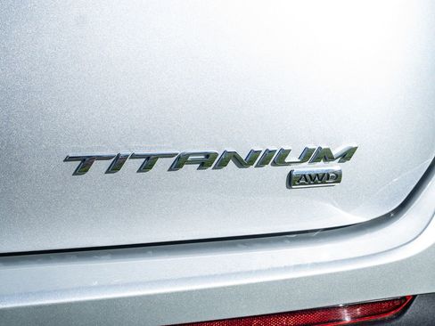 Used 2018 Ford Edge Titanium w/ Equipment Group 302A image 13