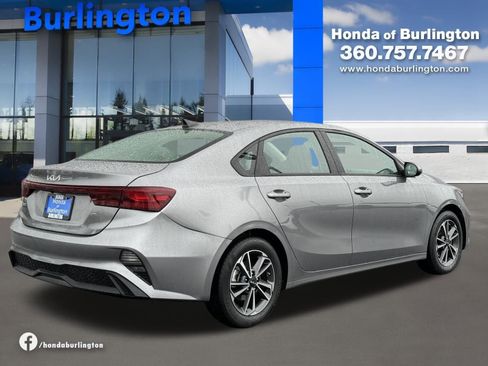 Used 2023 Kia Forte LXS image 6