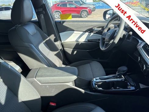 Used 2025 Chevrolet Trax LT FWD image 15