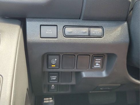 Used 2024 Nissan Frontier SL w/ Technology Package RWD image 14