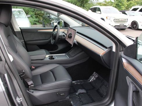 Used 2025 Tesla Model Y Long Range AWD/4WD image 11