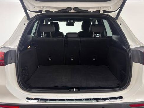 Used 2025 Mercedes-Benz GLA 250 4MATIC w/ Winter Package image 18