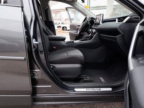 Certified 2025 Toyota RAV4 XLE image 34