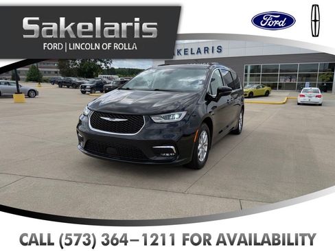 Used 2022 Chrysler Pacifica Touring-L FWD image 1