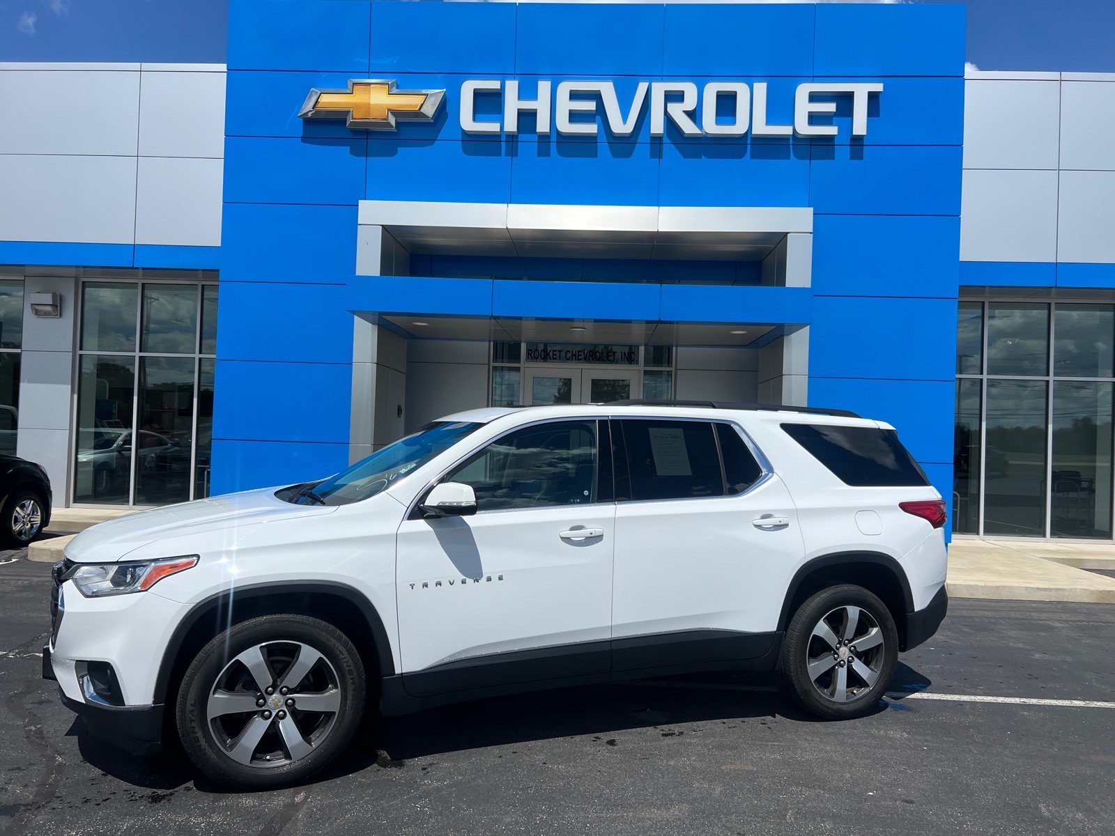 Used 2020 Chevrolet Traverse LT w/ LT Premium Package FWD image 1