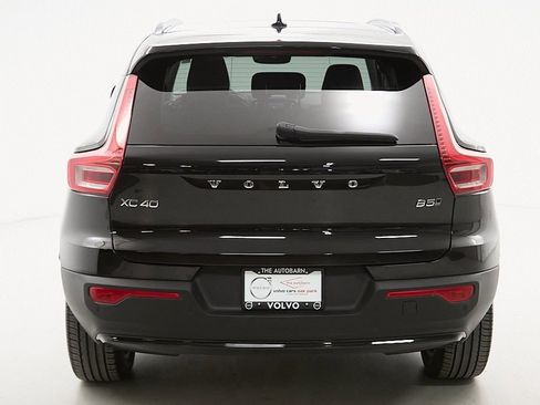 Certified 2024 Volvo XC40 B5 Plus w/ Climate Package image 8