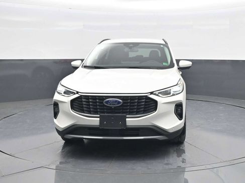 Certified 2023 Ford Escape Platinum w/ Class II Trailer Tow Package AWD/4WD image 3