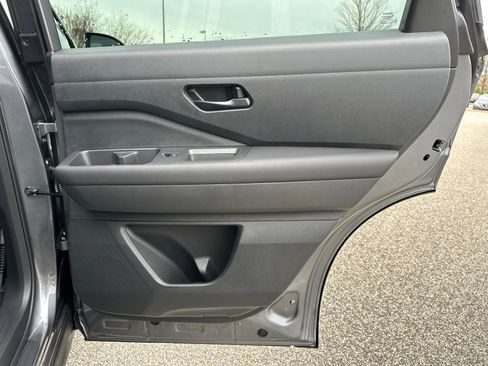 New 2025 Nissan Pathfinder SV w/ SV Premium Package image 17