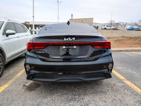 Used 2023 Kia Forte LXS image 9