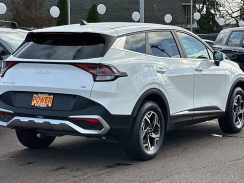 Used 2023 Kia Sportage LX image 4