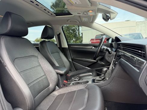 Used 2020 Volkswagen Passat 2.0T R-Line FWD image 9