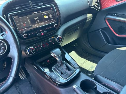 Used 2020 Kia Soul GT-Line Turbo FWD image 22
