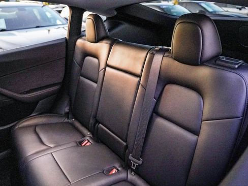 Used 2022 Tesla Model Y Performance image 18