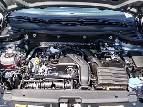 New 2025 Volkswagen Taos SE FWD image 29