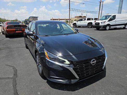 Used 2024 Nissan Altima 2.5 SV FWD image 7