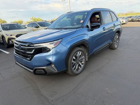 Used 2025 Subaru Forester Touring AWD/4WD image 3