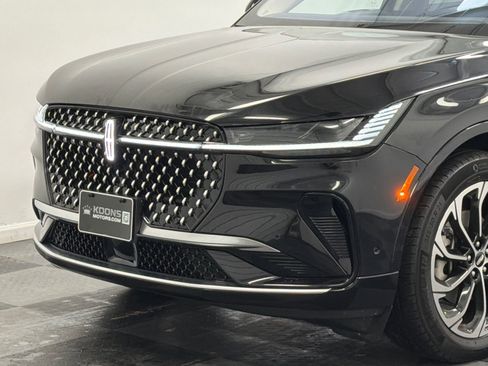 Used 2024 Lincoln Nautilus Reserve image 2