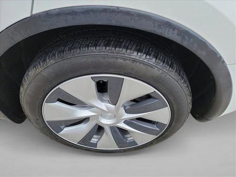 Used 2021 Tesla Model Y Long Range AWD/4WD image 12