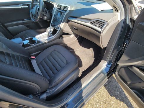 Used 2014 Ford Fusion SE image 25
