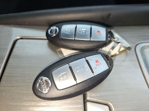 Used 2017 Nissan Murano S image 16