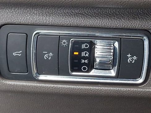 Used 2021 Lincoln Corsair AWD w/ Premium Package image 26