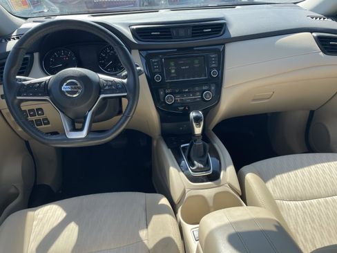 Used 2019 Nissan Rogue SV w/ Premium Package FWD image 7
