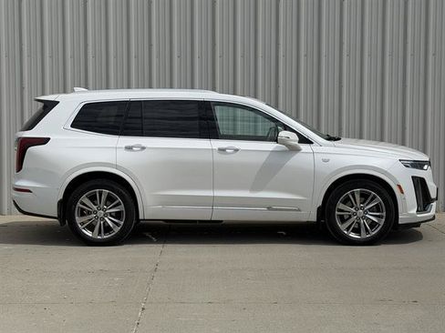 Used 2024 Cadillac XT6 Premium Luxury w/ Technology Package AWD/4WD image 3
