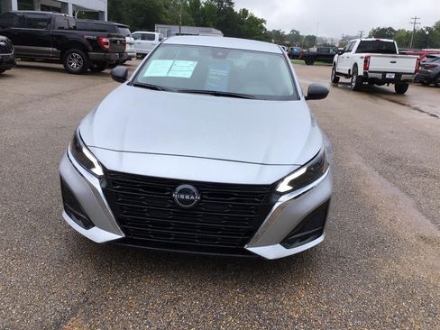 Used 2025 Nissan Altima 2.5 SV FWD image 6