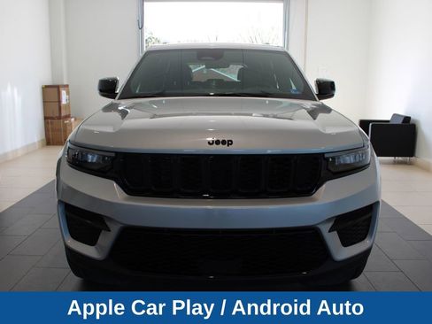 Used 2025 Jeep Grand Cherokee Altitude AWD/4WD image 14