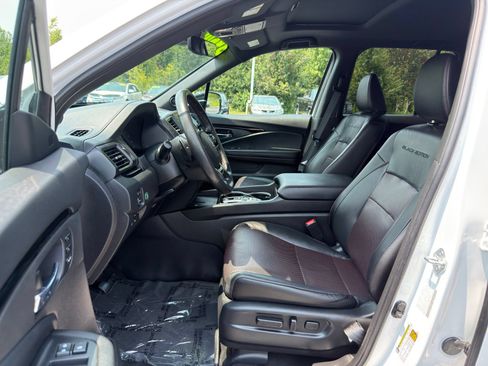 Used 2025 Honda Ridgeline Black Edition image 12