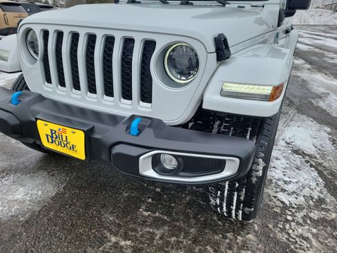 Used 2023 Jeep Wrangler Sahara image 9