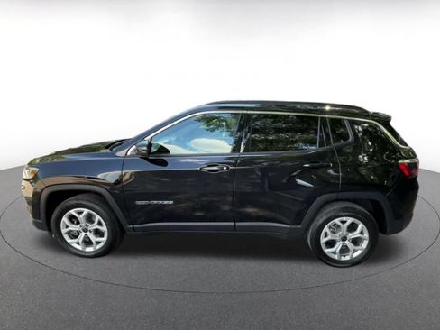 Used 2025 Jeep Compass Latitude AWD/4WD image 7