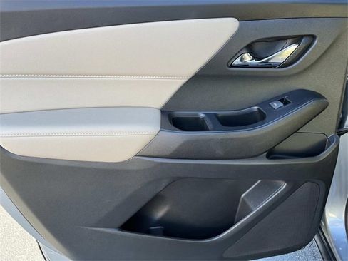 Used 2023 Chevrolet Traverse LT image 18