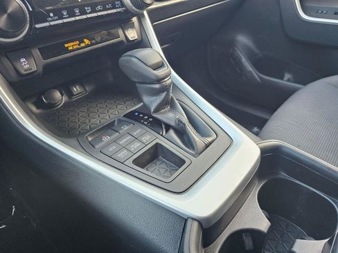 Used 2019 Toyota RAV4 LE w/ Carpet Mat Package AWD/4WD image 28