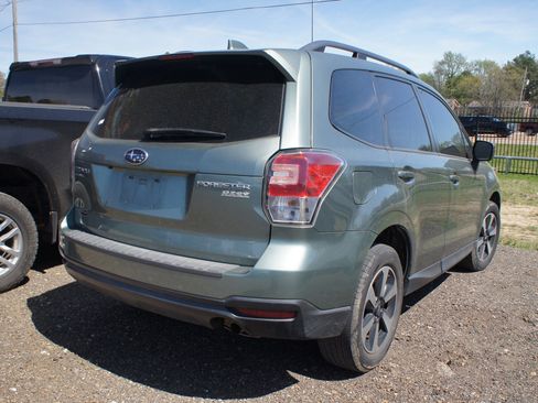 Used 2017 Subaru Forester 2.5i Premium image 5