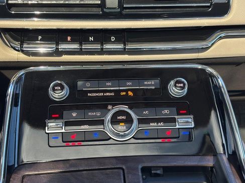 Used 2022 Lincoln Navigator Reserve image 25